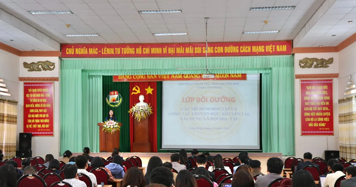 Bồi dưỡng kỹ năng cho cán bộ khuyến học cơ sở